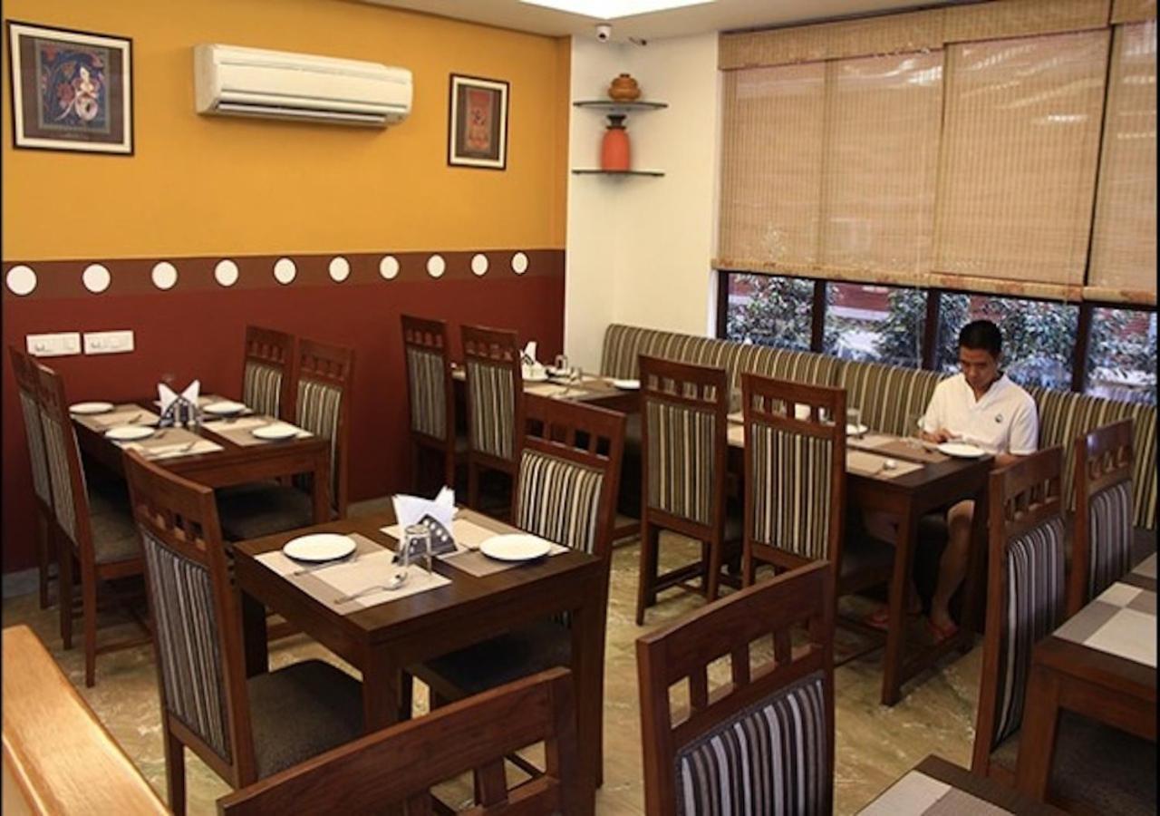 The Picasso Residency - Naraina New Delhi Hotel Bagian luar foto