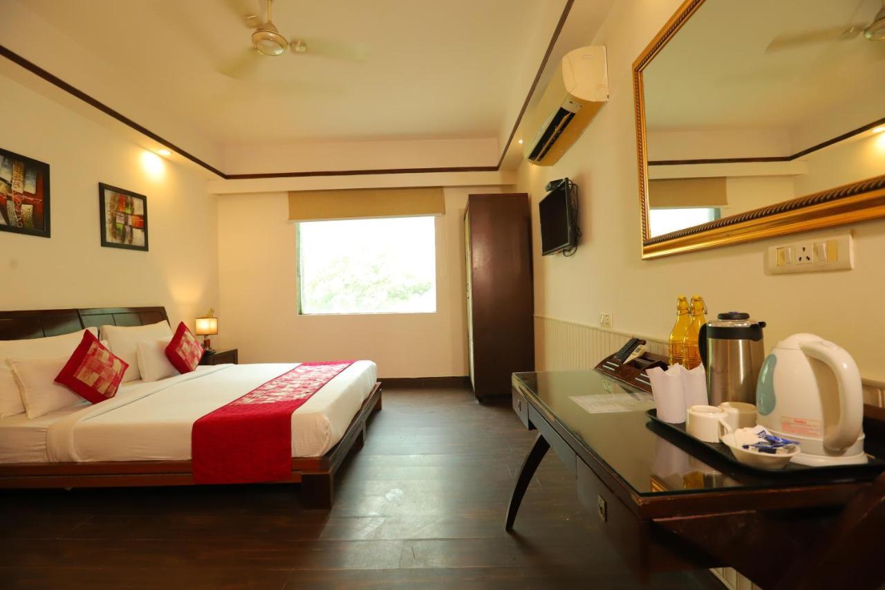 The Picasso Residency - Naraina New Delhi Hotel Bagian luar foto
