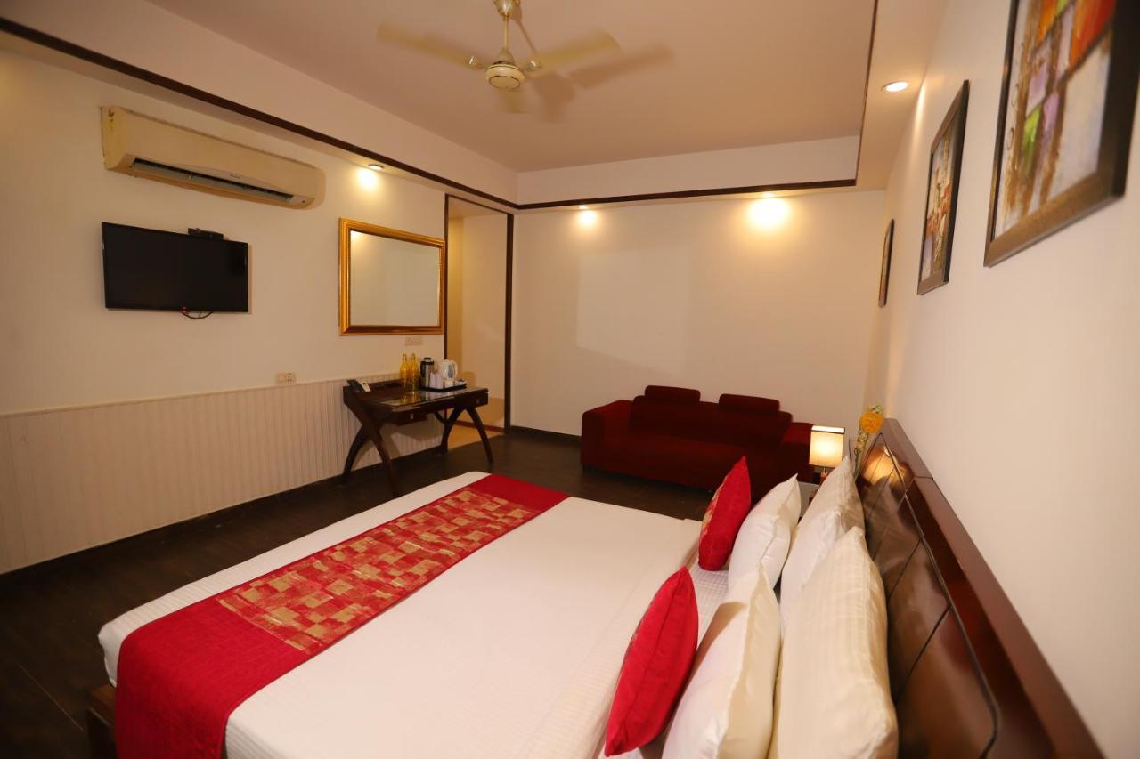 The Picasso Residency - Naraina New Delhi Hotel Bagian luar foto