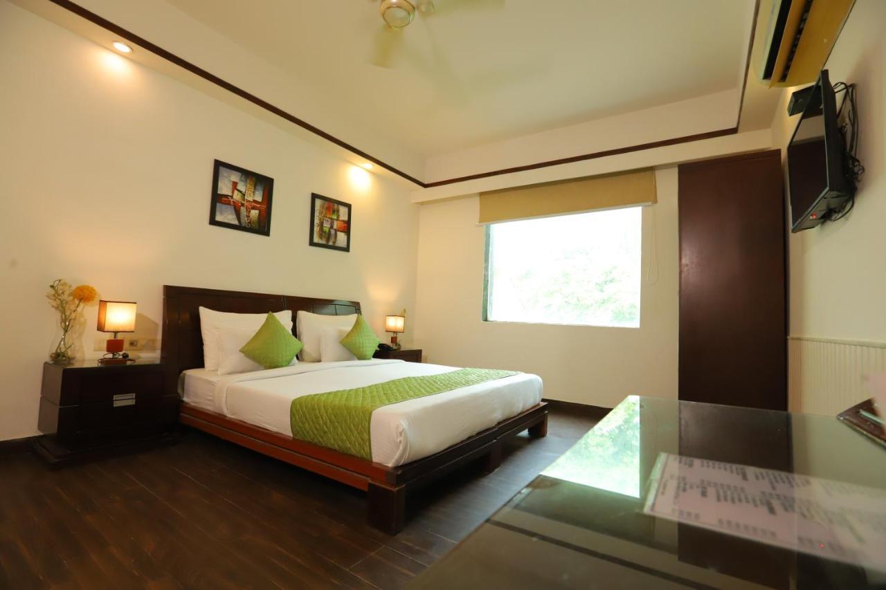 The Picasso Residency - Naraina New Delhi Hotel Bagian luar foto