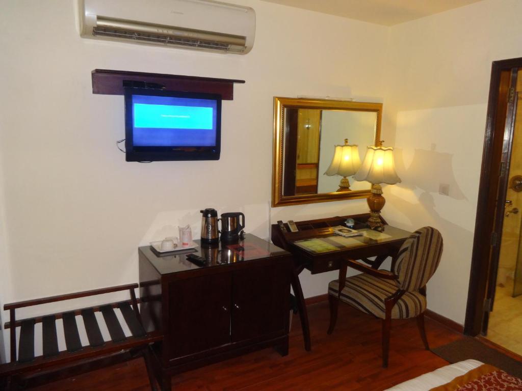 The Picasso Residency - Naraina New Delhi Hotel Bagian luar foto