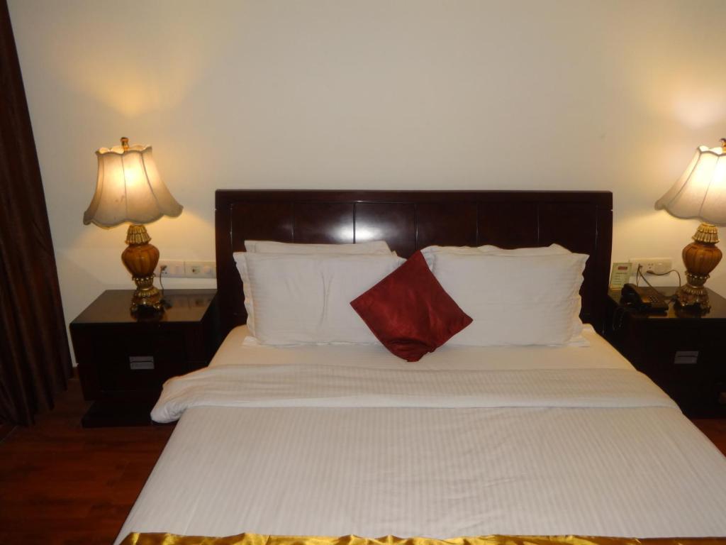 The Picasso Residency - Naraina New Delhi Hotel Bagian luar foto