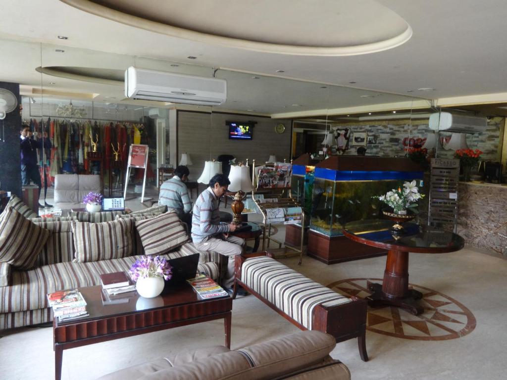 The Picasso Residency - Naraina New Delhi Hotel Bagian luar foto